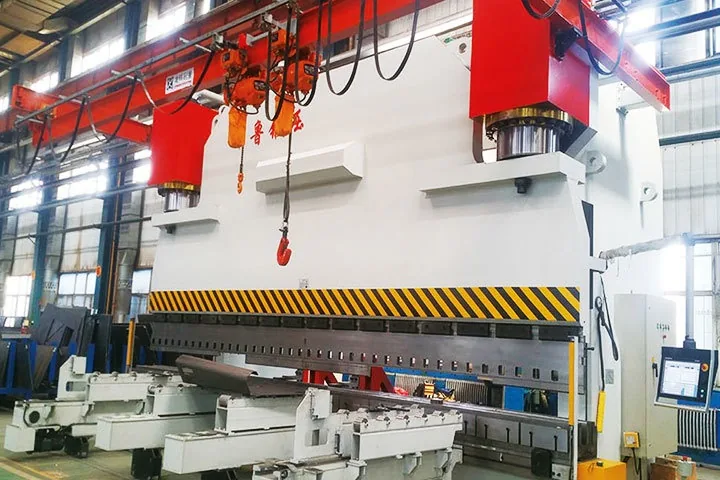 Tandem Press Brake equipment application at Hualu Equipment